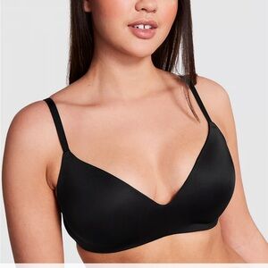 PINK WEAR EVERYWHERE
WEAR EVERYWHERE PUSH-UP WIRELESS BRA